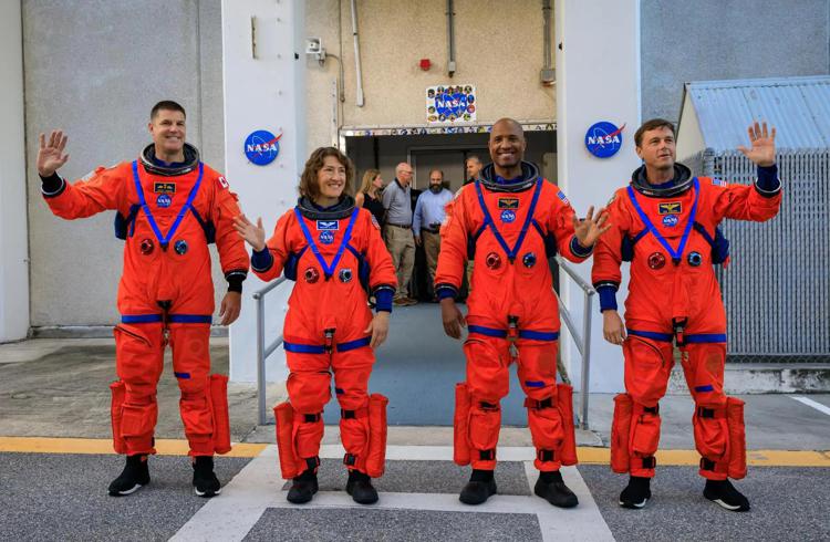 L'equipaggio della missione Artemis II, da sinistra: gli 'astronauti della  CSA canadese  Jeremy Hansen, e della Nasa  Christina Koch, Victor Glover, Reid Wiseman 