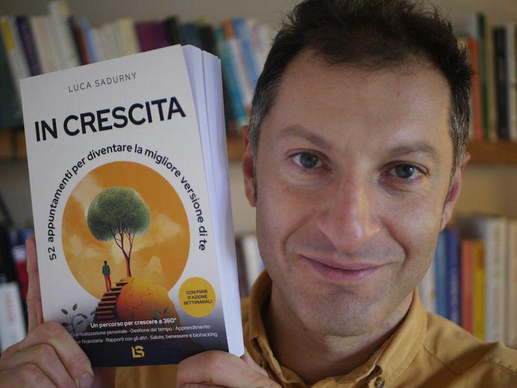 Luca-con-libro-IN-CRESCITA