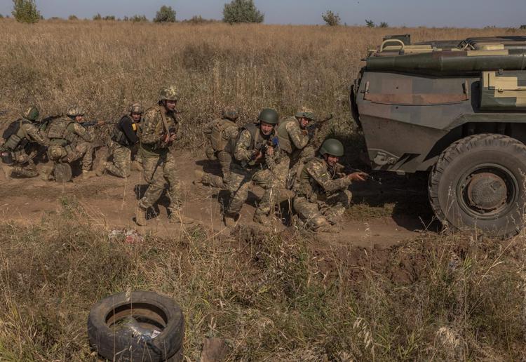 Soldati in battaglia in Ucraina