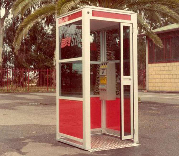 A 72 anni dalla 1° cabina telefonica Tim installa quella digitale e smart
