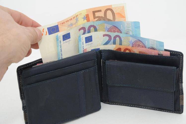 Soldi (Fotogramma/Ipa)