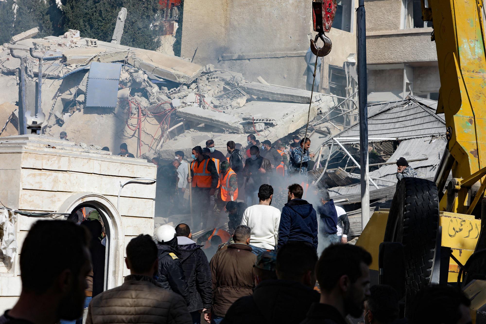 Raid su Damasco, attacco durante vertice tra leader filo-iraniani: almeno 10 morti