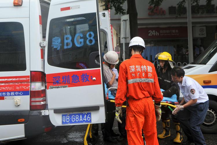 Un'ambulanza cinese - (Xinhua)