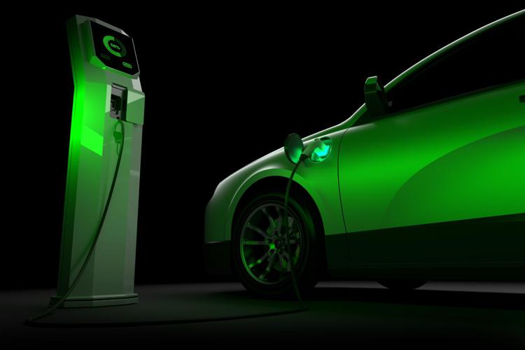 Auto elettrica verde - Canva