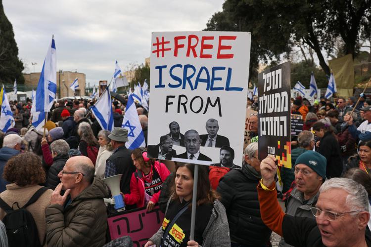 Dramma ostaggi, Netanyahu bocciato da sondaggi e proteste - Ascolta