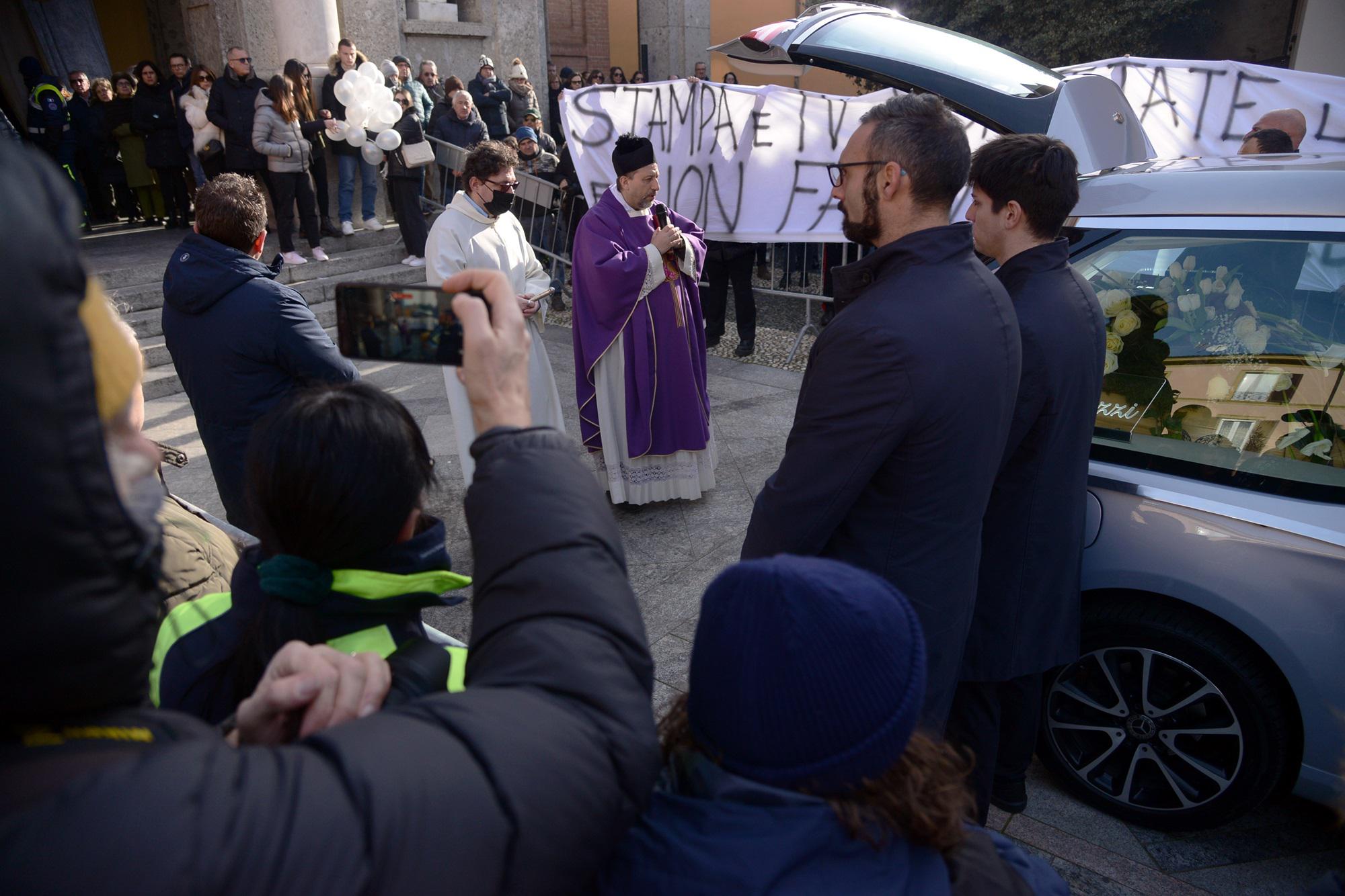 Funerali Giovanna Pedretti: Le parole fanno male, servono regole