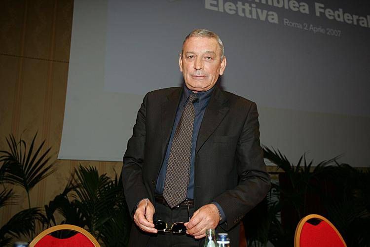 Morte Gigi Riva, i medici: "Ha rifiutato operazione rischiosa" Morte Gigi Riva, i medici: "Ha rifiutato operazione rischiosa"