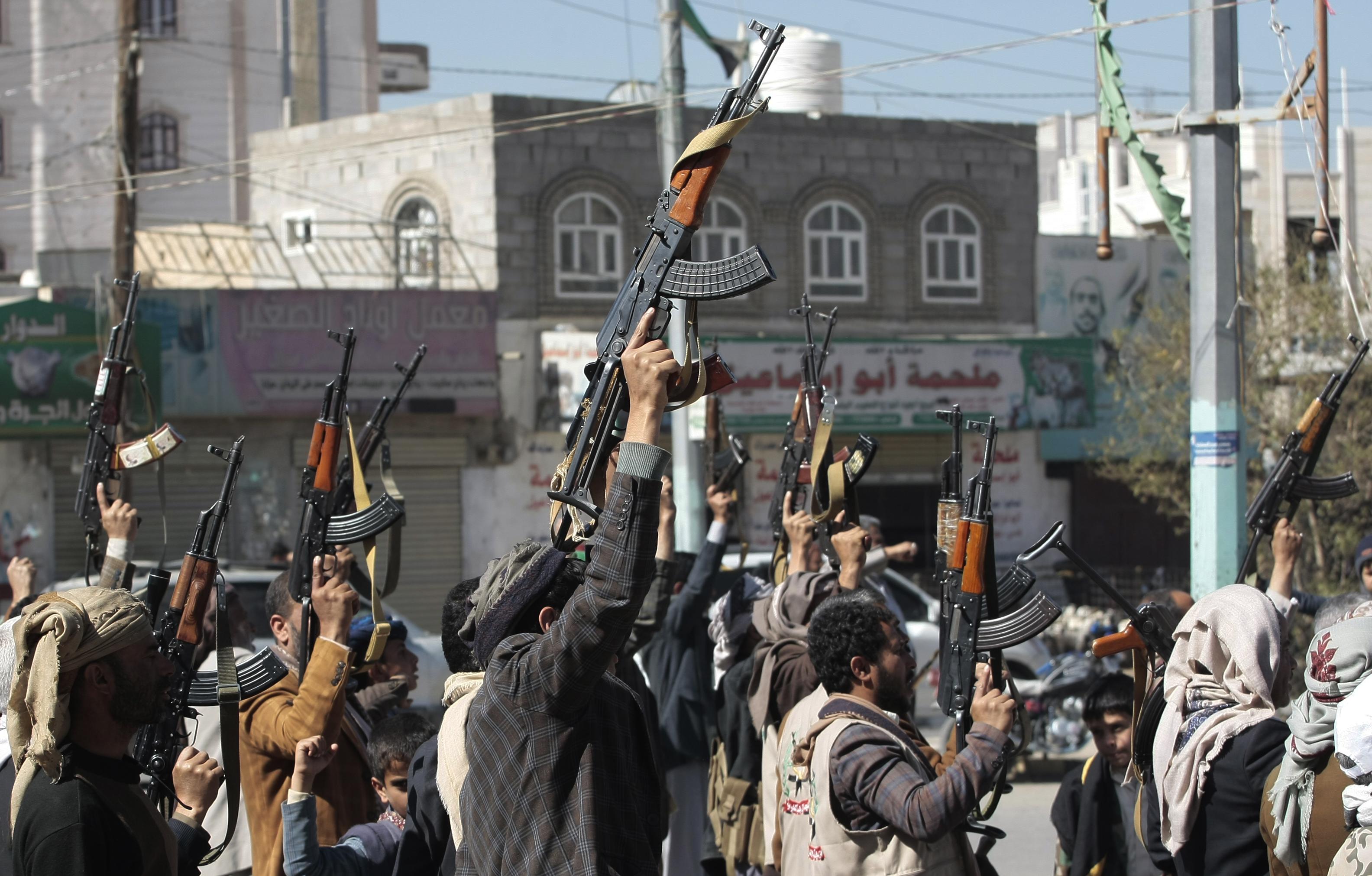 18 attacchi aerei : Gli Houthi dello Yemen accusano Stati Uniti e Regno Unito