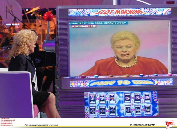 Sandra Milo piange in tv - (Fotogramma)