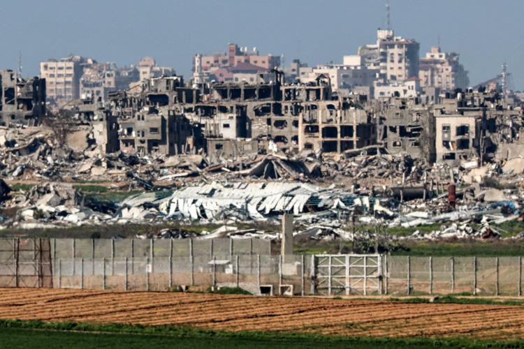 Edifici distrutti nella Striscia di Gaza (Afp)