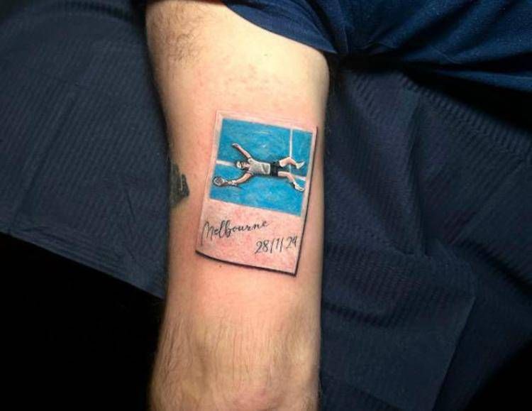 Il tatuaggio per l'impresa di Sinner