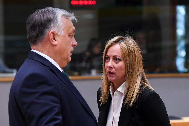 Viktor Orban e Giorgia Meloni in un precedente incontro (Afp)