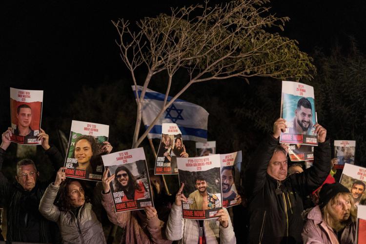 Manifestazione dei familiari degli ostaggi israeliani sequestrati da Hamas (Afp) 