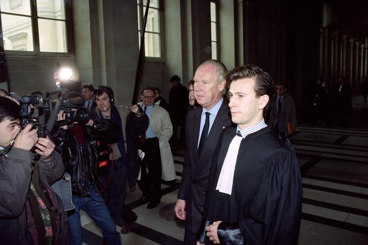 Vittorio Emanuele in tribunale con il  suo avvocato - Afp