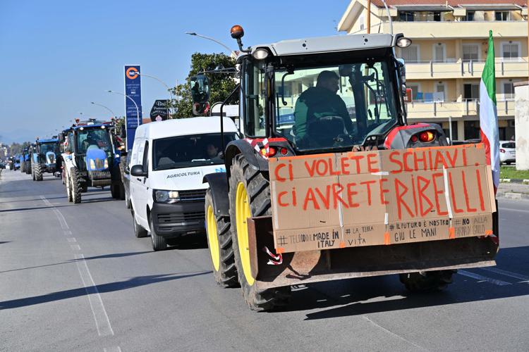 Protesta dei trattori a Santa Maria Capua Vetere - Fotogramma