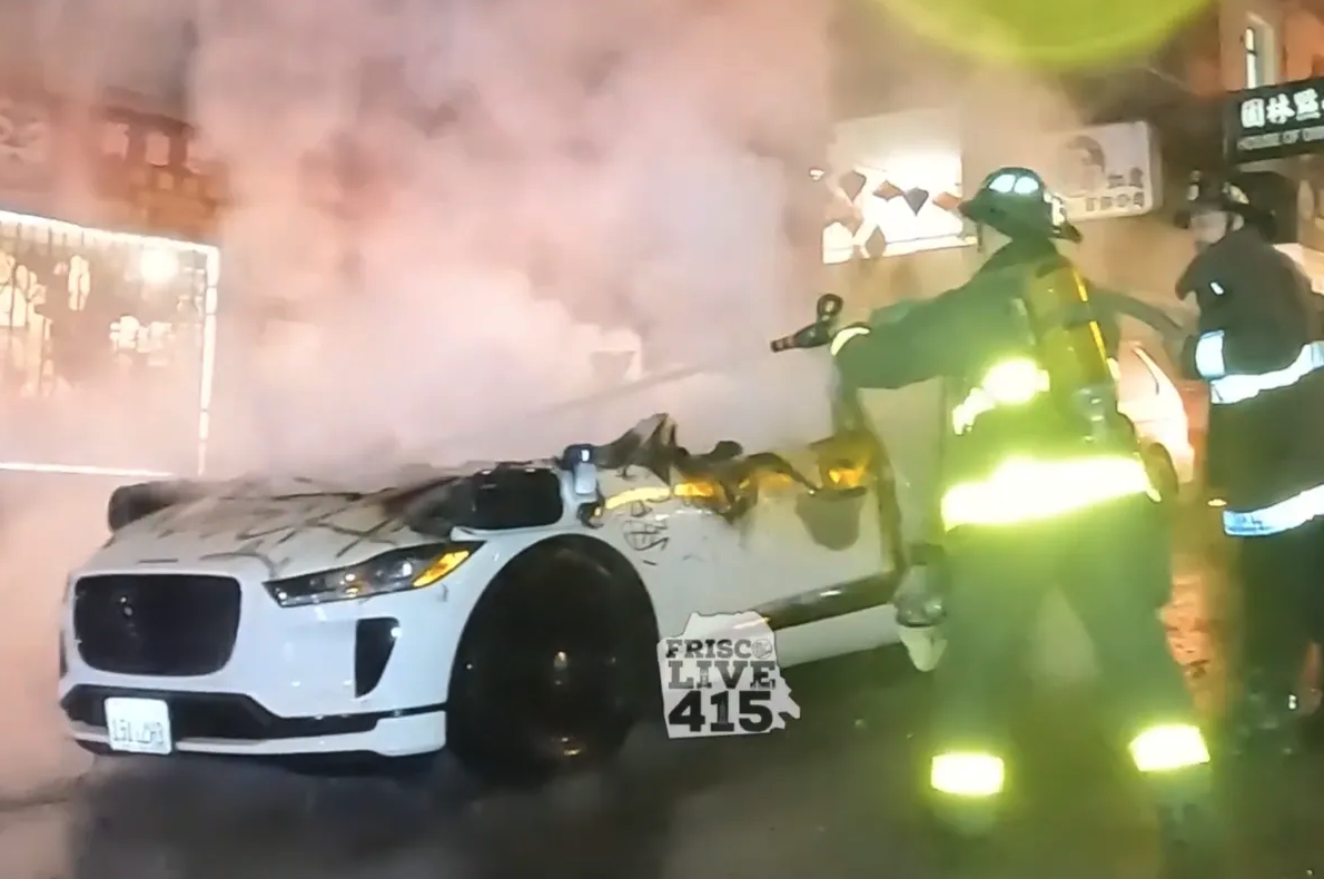 Crowd sets self-driving taxi on fire in San Francisco