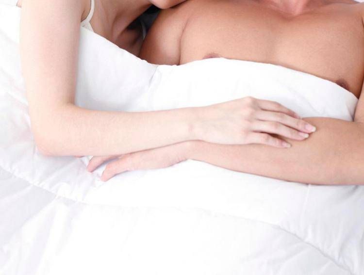 Coppia a letto - 

