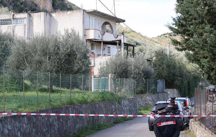 Carabinieri alla villetta di Altavilla, Palermo, luogo della strage - Fotogramma /Ipa