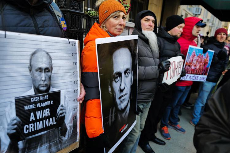 Proteste per la morte di Navalny (Afp)
