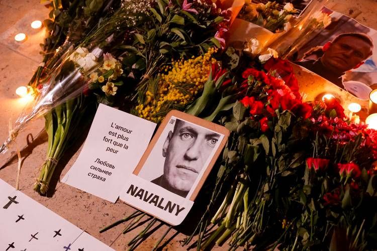 Fiori per Navalny - (Afp)