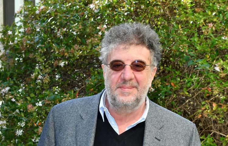 Lo scrittore Gaetano Savatteri, autore dei romanzi da cui è tratta la serie tv 