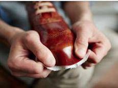 Un calzolaio all'opera