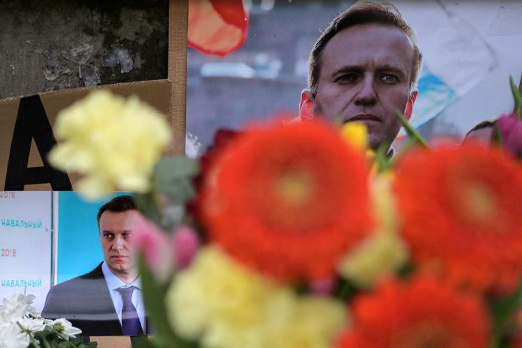 Fiori in ricordo di Navalny - (Afp)