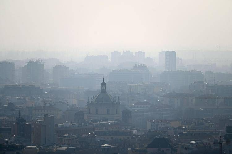 Città avvolta dallo smog - (Fotogramma)