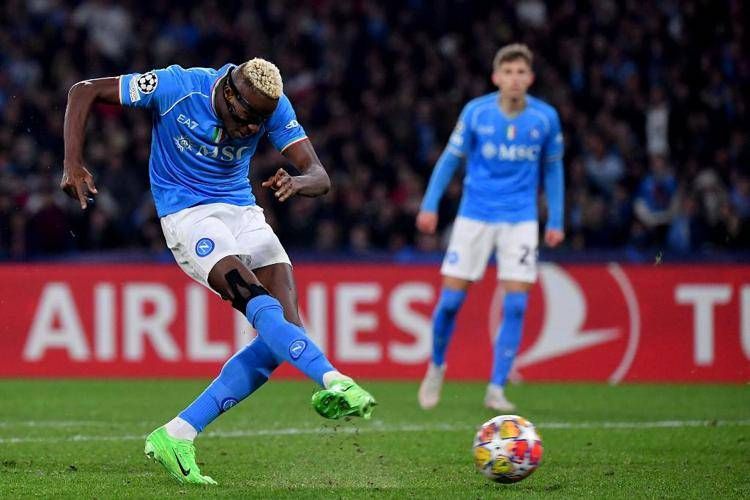 Napoli-Barcellona 1-1, gol di Lewandowski e Osimhen in andata ottavi Champions Napoli-Barcellona 1-1, gol di Lewandowski e Osimhen in andata ottavi Champions