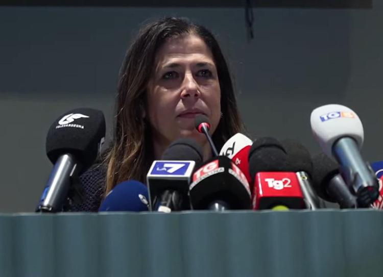 Alessandra Todde in conferenza stampa dopo la vittoria
