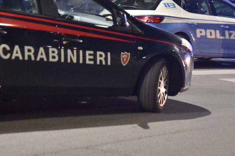 Auto carabinieri e polizia - (Fotogramma)
