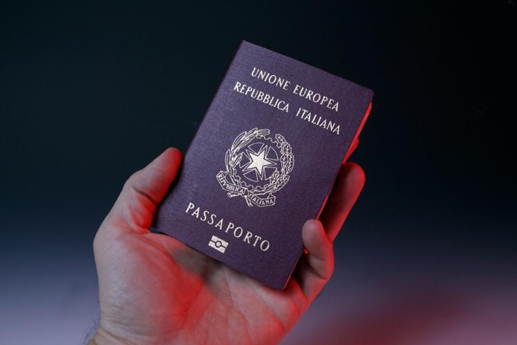 Passaporto italiano - Fotogramma