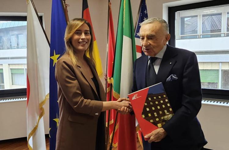 Maria Elena Boschi di Iv e l'editore dell'Adnkronos Giuseppe Marra. Foto Adnkronos