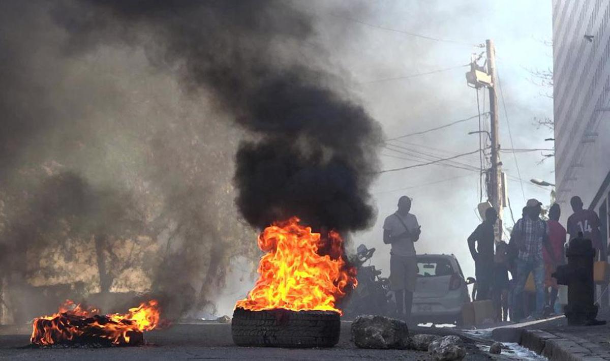 Haiti sotto Assedio: violenti scontri all’aeroporto Louverture