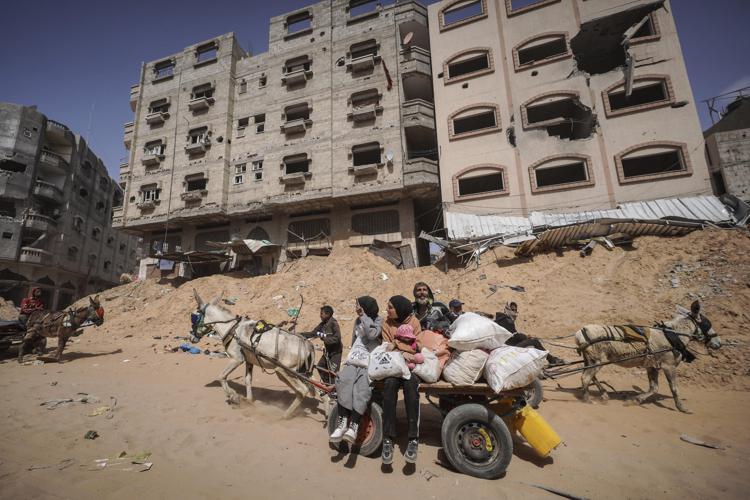 Civili evacuati a Gaza