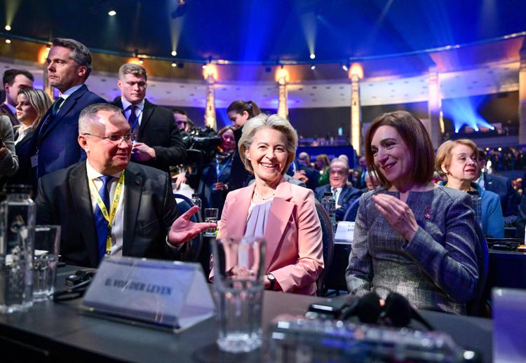 La presidente della Commissione Europea Ursula von der Leyen al congresso Ppe