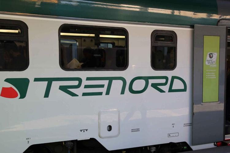 Un treno Trenord - (Fotogramma)