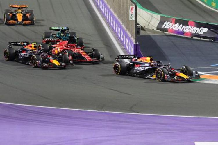 Verstappen davanti a Perez e Leclerc