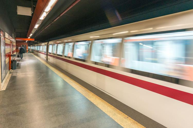 Metropolitana a Milano - Canva