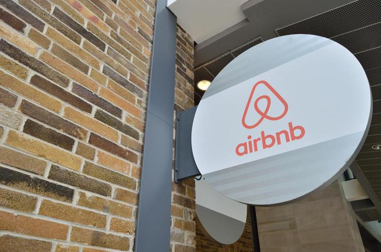 Airbnb vieta le telecamere interne per le case in affitto