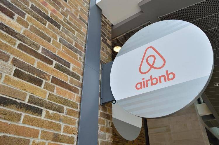 Airbnb vieta le telecamere interne per le case in affitto