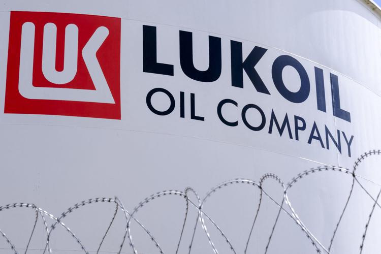 Un deposito della compagnia petrolifera russa Lukoil - (Fotogramma)