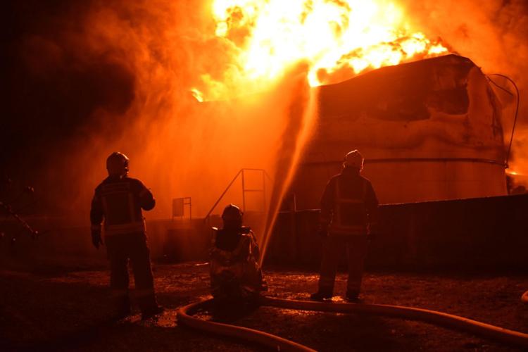 Ucraina, attacchi con droni in Russia: due morti a Belgorod. In fiamme raffineria di petrolio