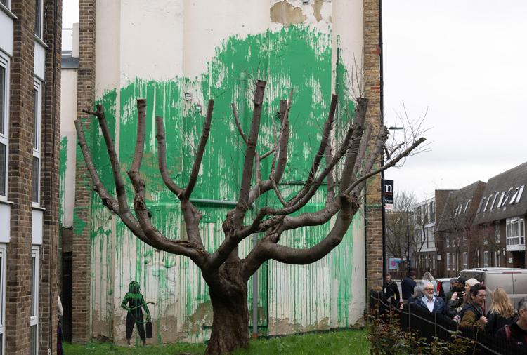 Murales di Banksy  a Londra - (Fotogramma)
