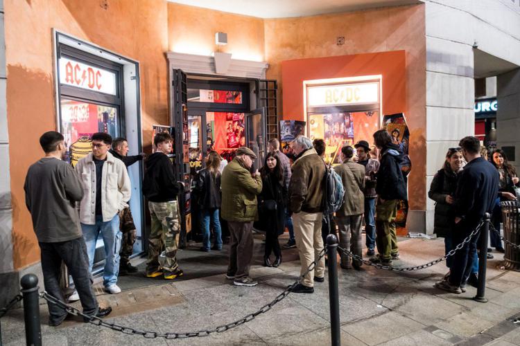 AC/DC: pop up store Milano da record, oltre 5mila visitatori
