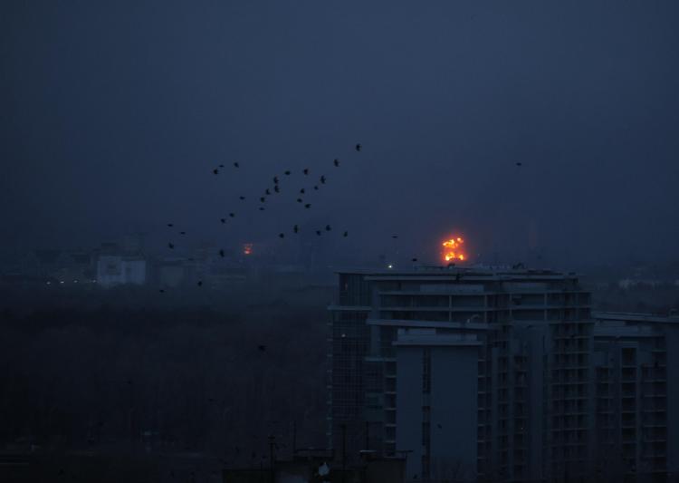 Raffinerie in fiamme, Kiev minaccia l’impero petrolifero russo - Ascolta