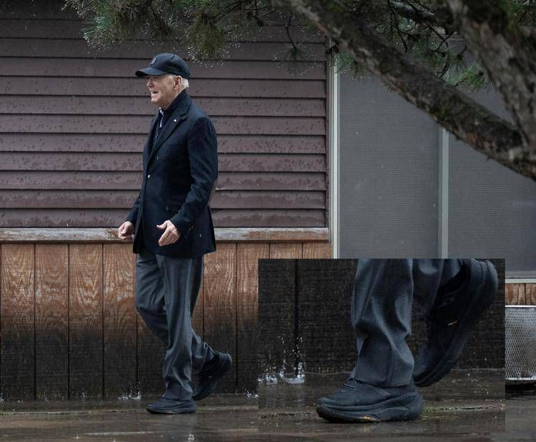 Biden e le 'super scarpe'