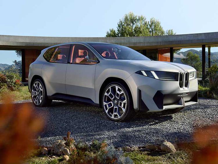BMW con la Vision Neue Klasse X anticipa il futuro