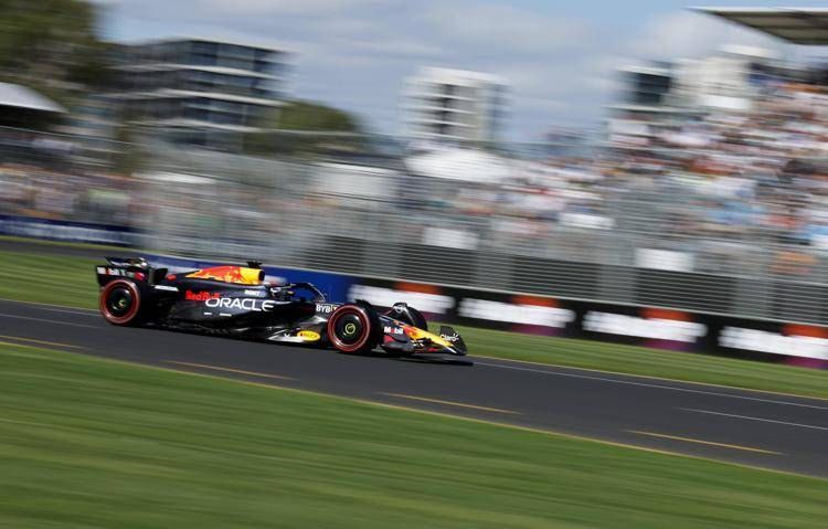 Gp Australia, Verstappen in pole a Melbourne davanti a Sainz