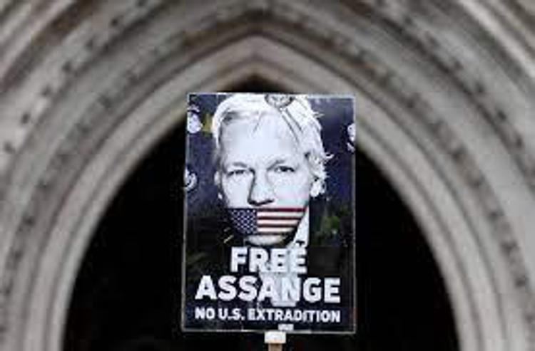 L'Alta Corte Gb fissa nuova udienza il 20 maggio: Assange può presentare un ultimo appello 
